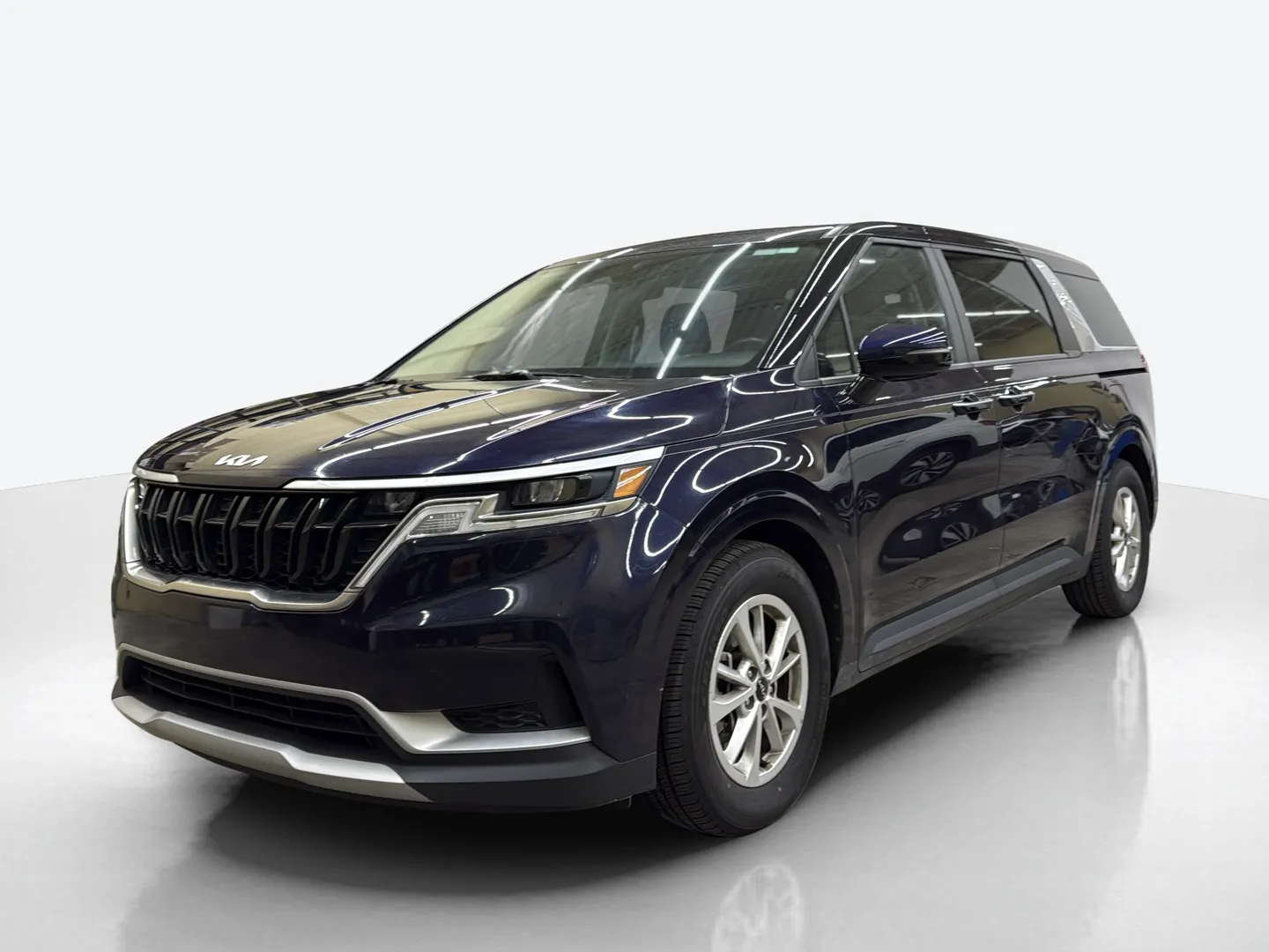 2024 Kia Carnival — image 1 of 6