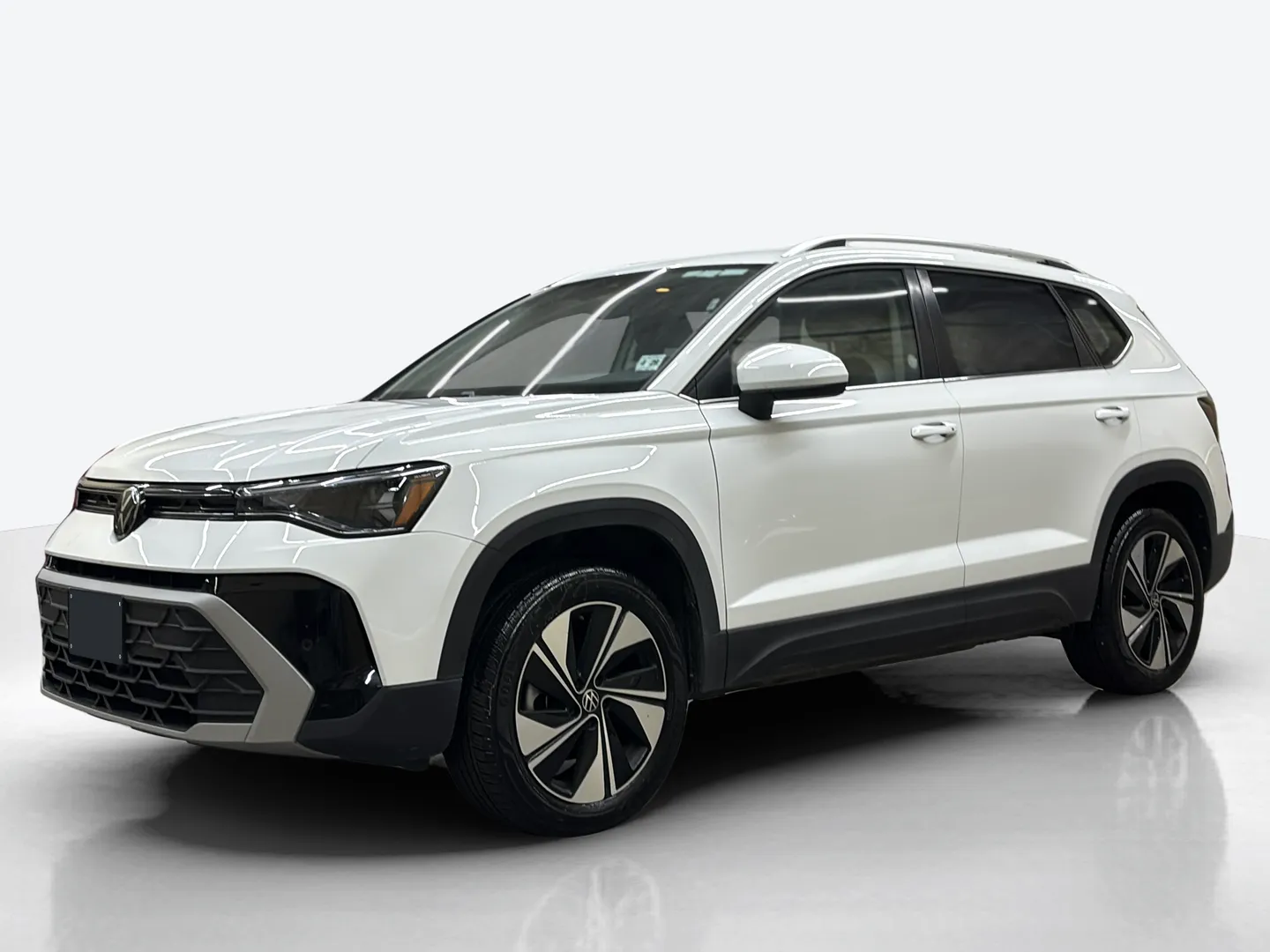 2025 Volkswagen Taos — image 1 of 6