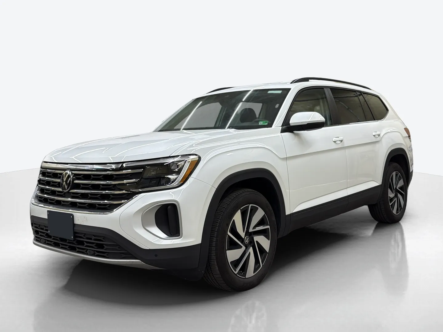 2025 Volkswagen Atlas — image 1 of 6