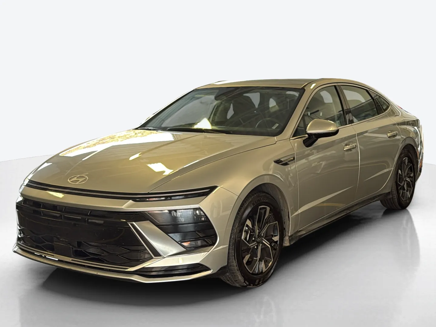 2025 Hyundai Sonata — image 1 of 8