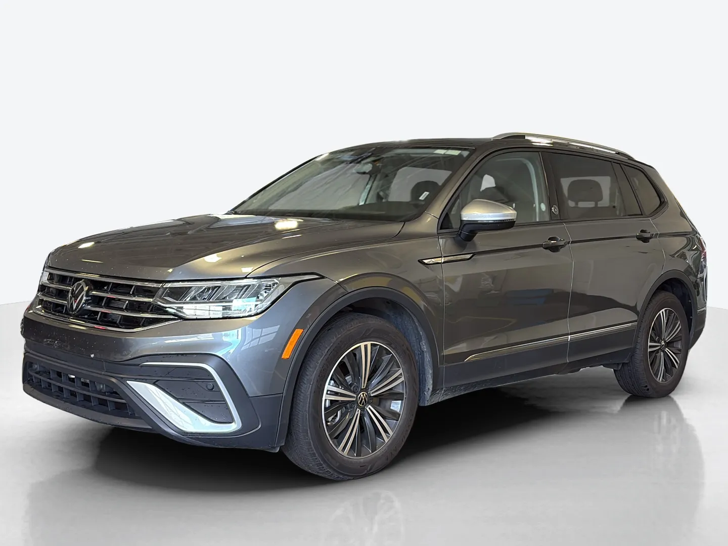 2025 Volkswagen Atlas — image 1 of 6