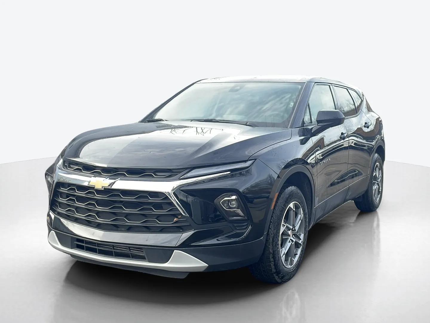 2025 Chevrolet Blazer — image 1 of 8