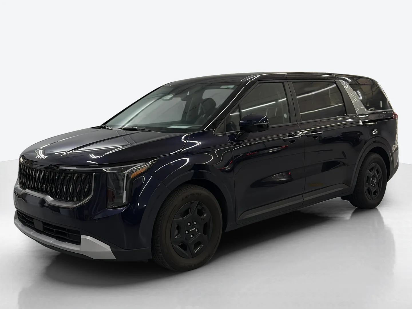 2025 Kia Carnival — image 1 of 8