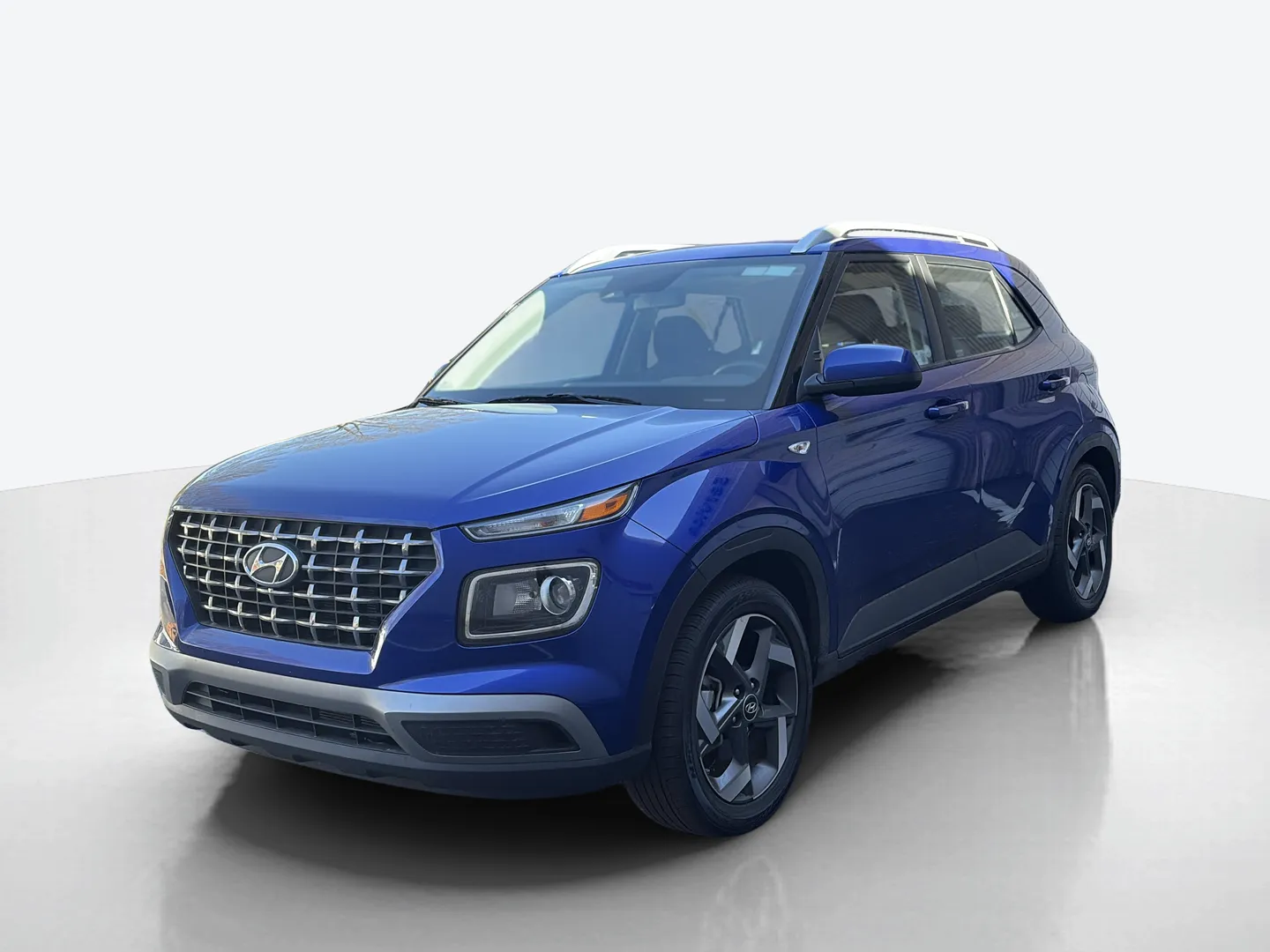 2025 Hyundai Venue — image 1 of 8
