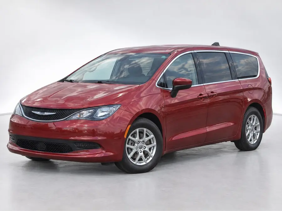 2023 Chrysler Voyager — image 1 of 9