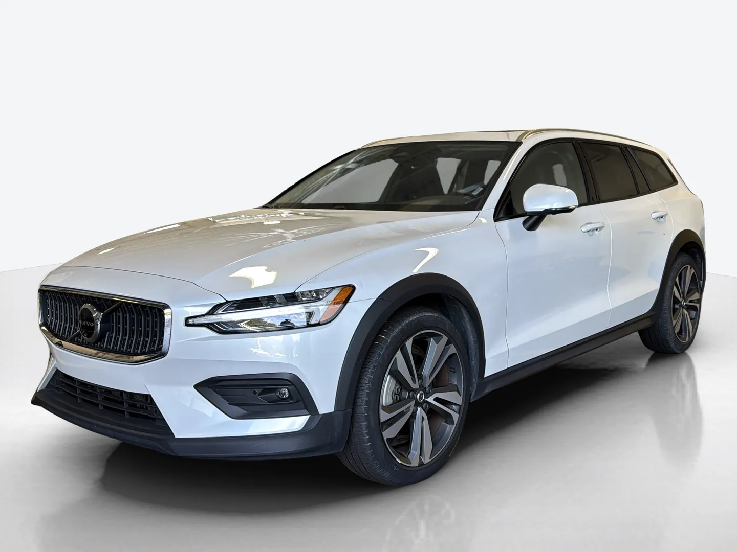 2025 Volvo V60 Cross Country — image 1 of 6