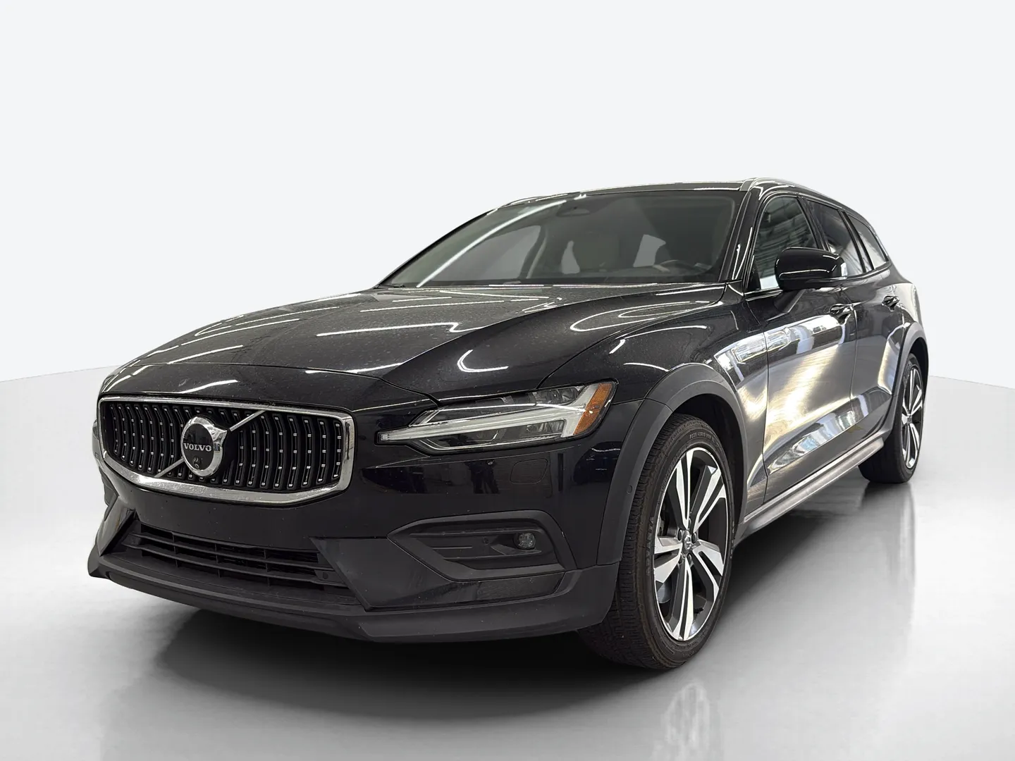 2025 Volvo V60 Cross Country — image 1 of 6
