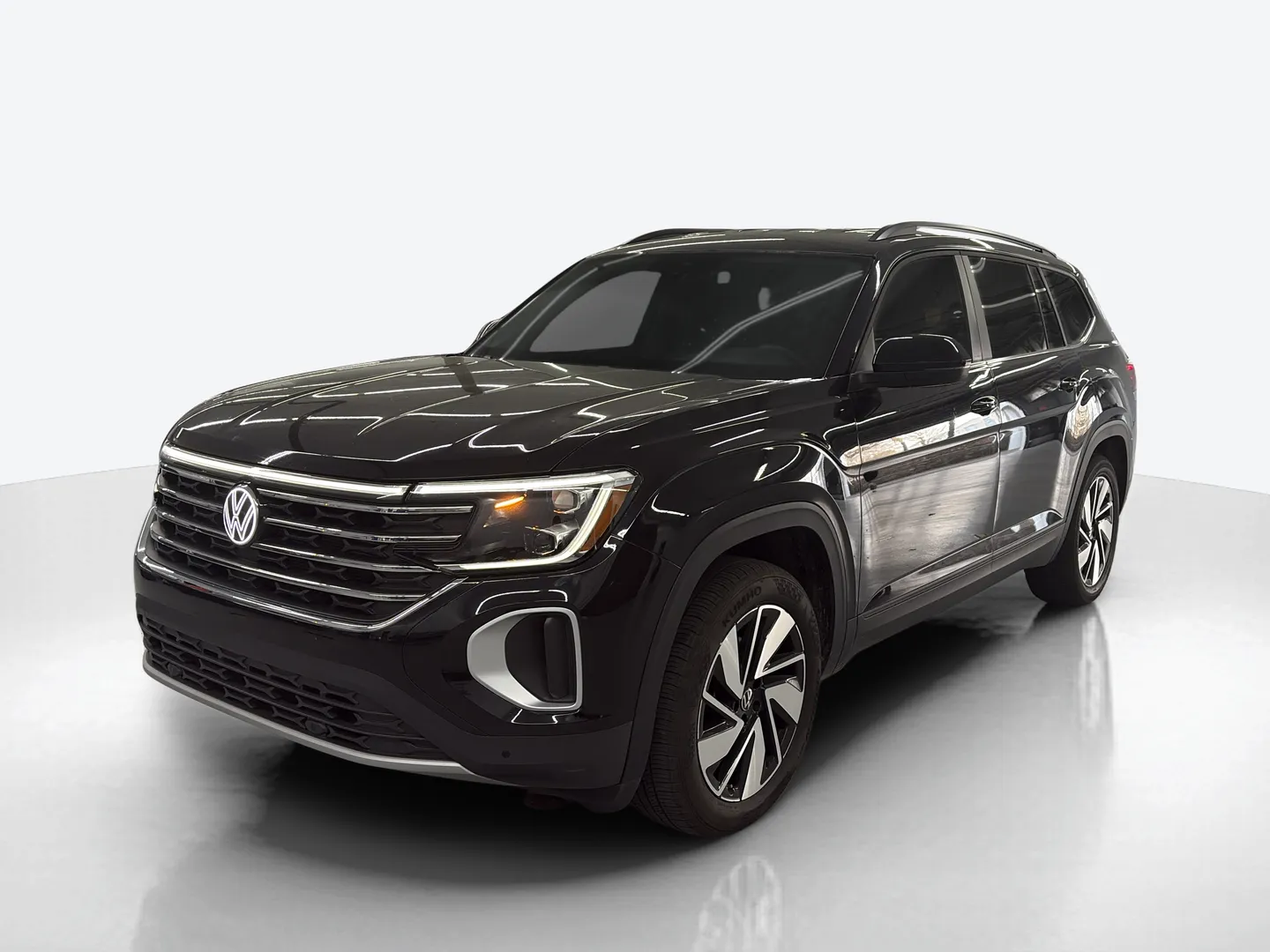 2025 Volkswagen Atlas — image 1 of 8