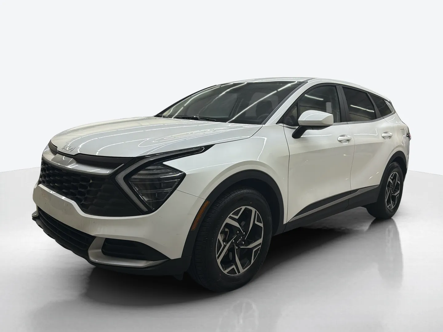 2024 Kia Sportage — image 1 of 8