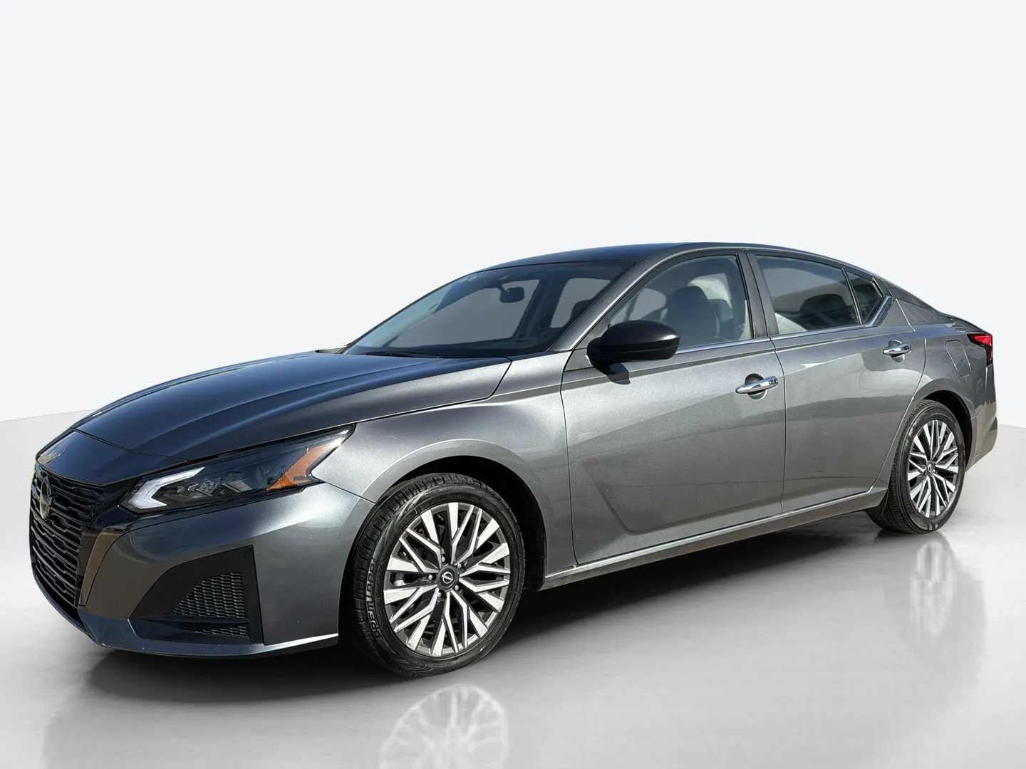 2025 Nissan Altima — image 1 of 6