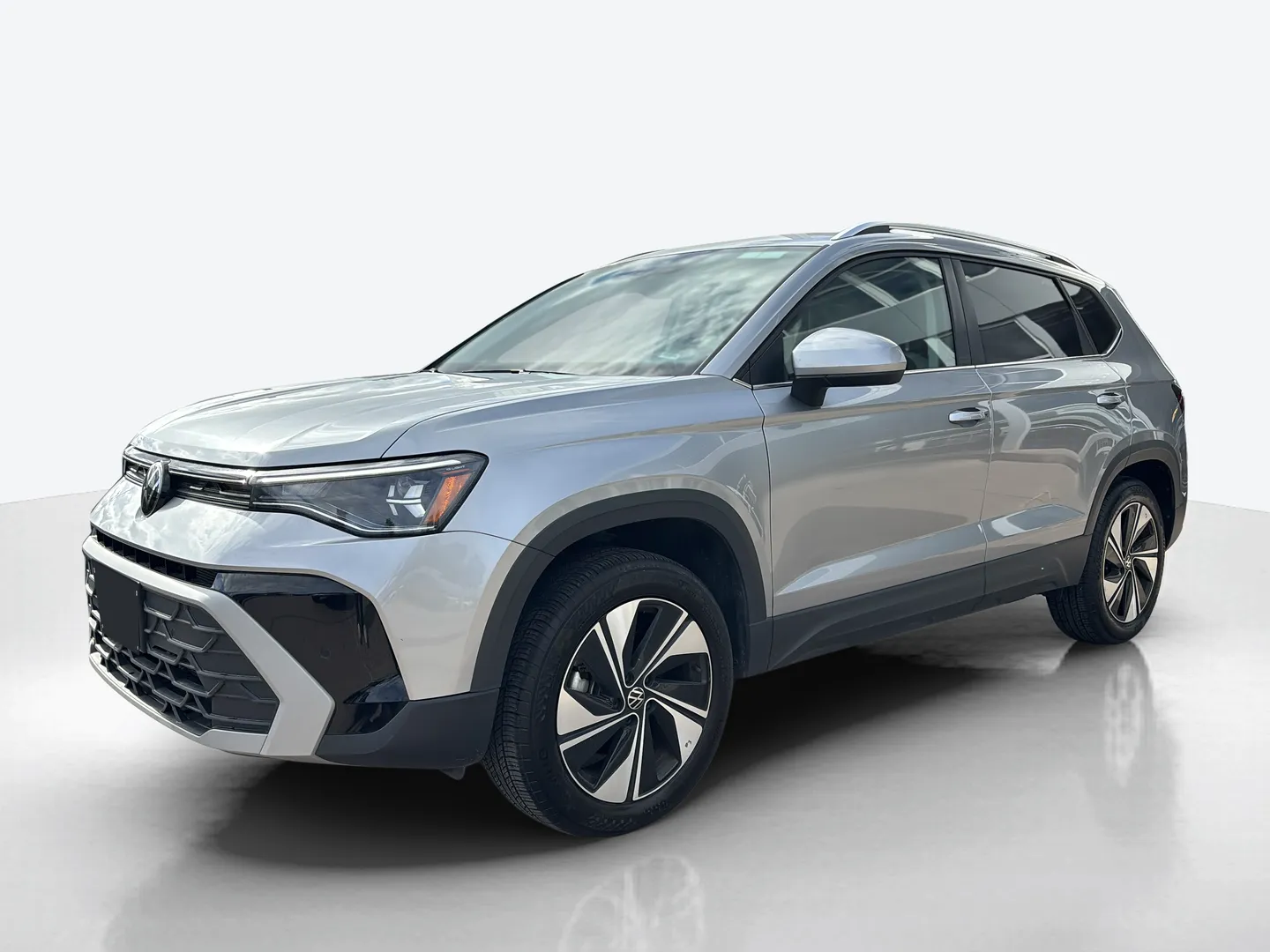 2025 Volkswagen Taos — image 1 of 6