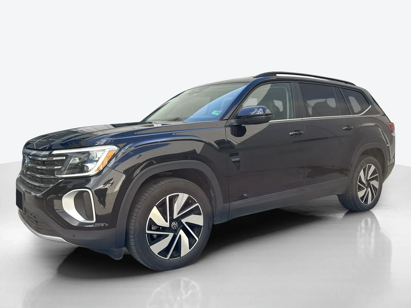2025 Volkswagen Atlas — image 1 of 6