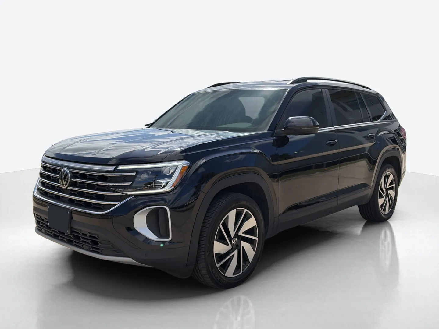2025 Volkswagen Atlas — image 1 of 6