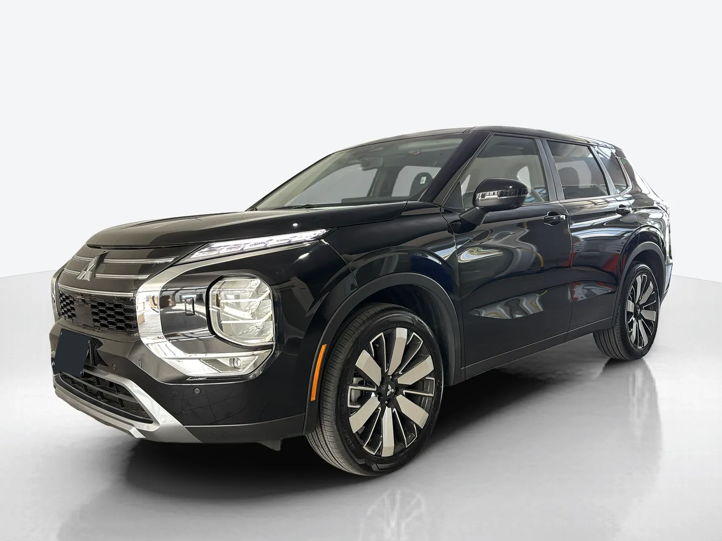 2025 Mitsubishi Outlander — image 1 of 8