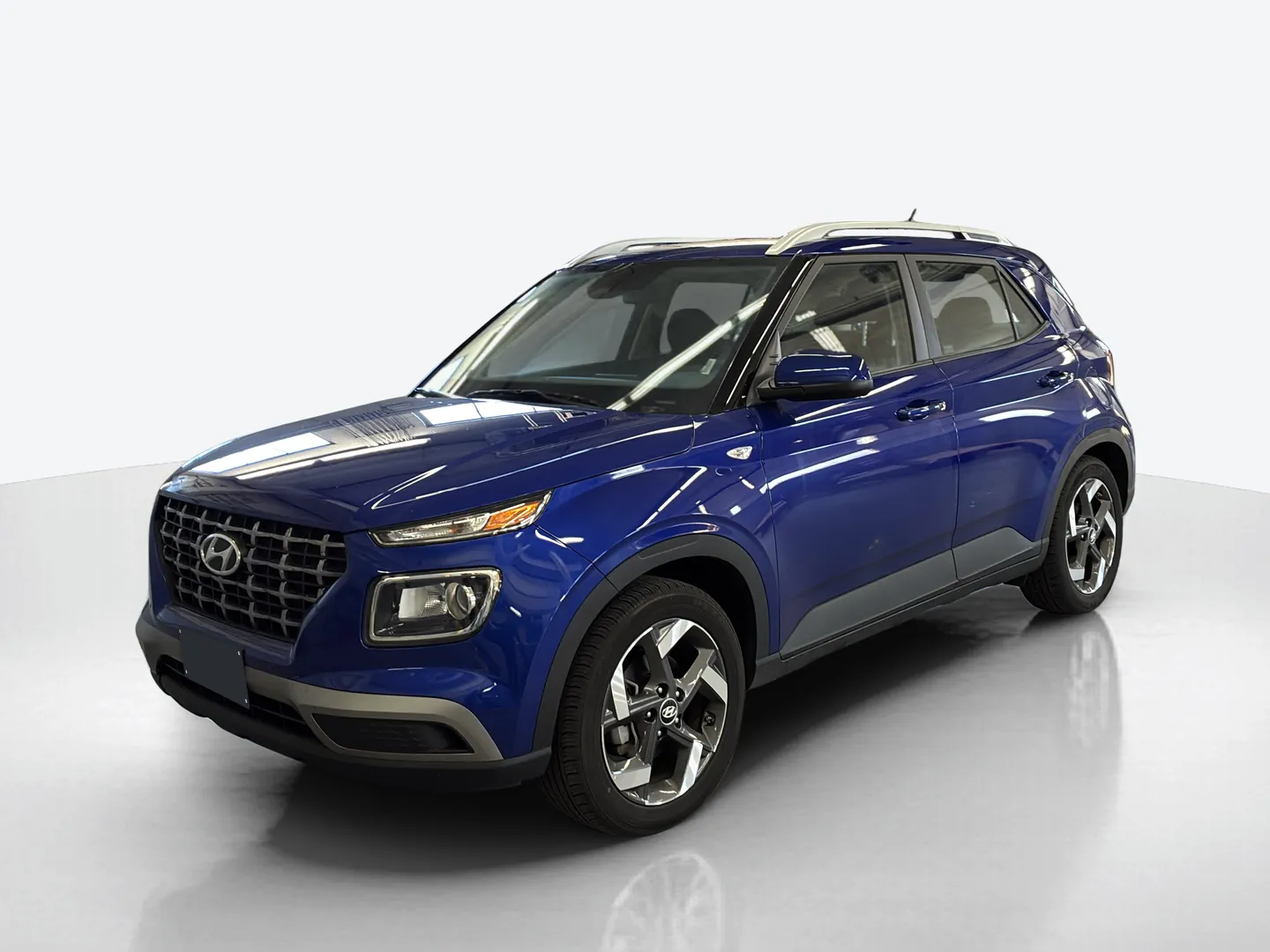 2025 Hyundai Venue — image 1 of 8