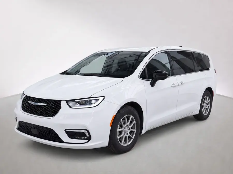 2026 Chrysler Pacifica — image 1 of 9