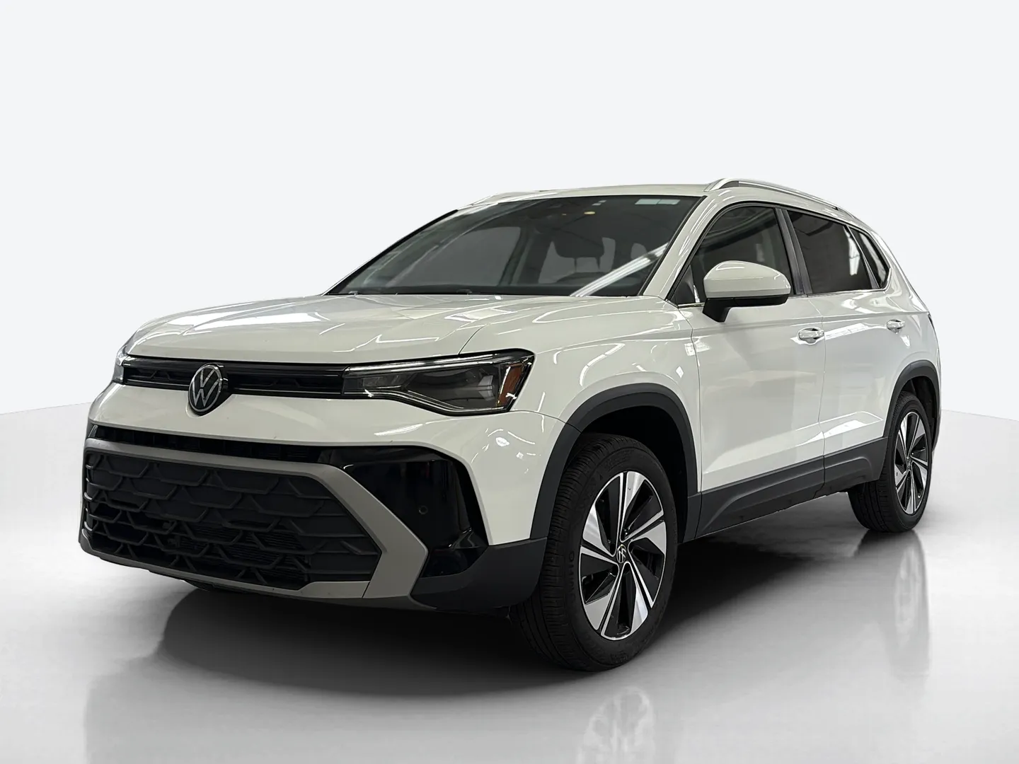 2025 Volkswagen Taos — image 1 of 6