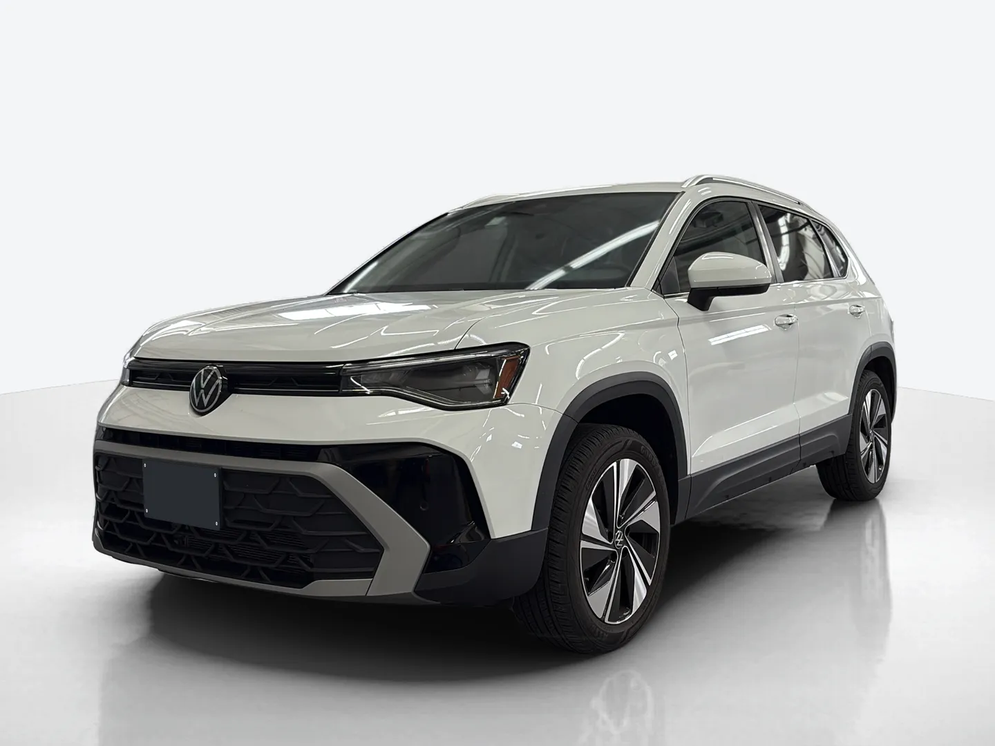 2025 Volkswagen Taos — image 1 of 5