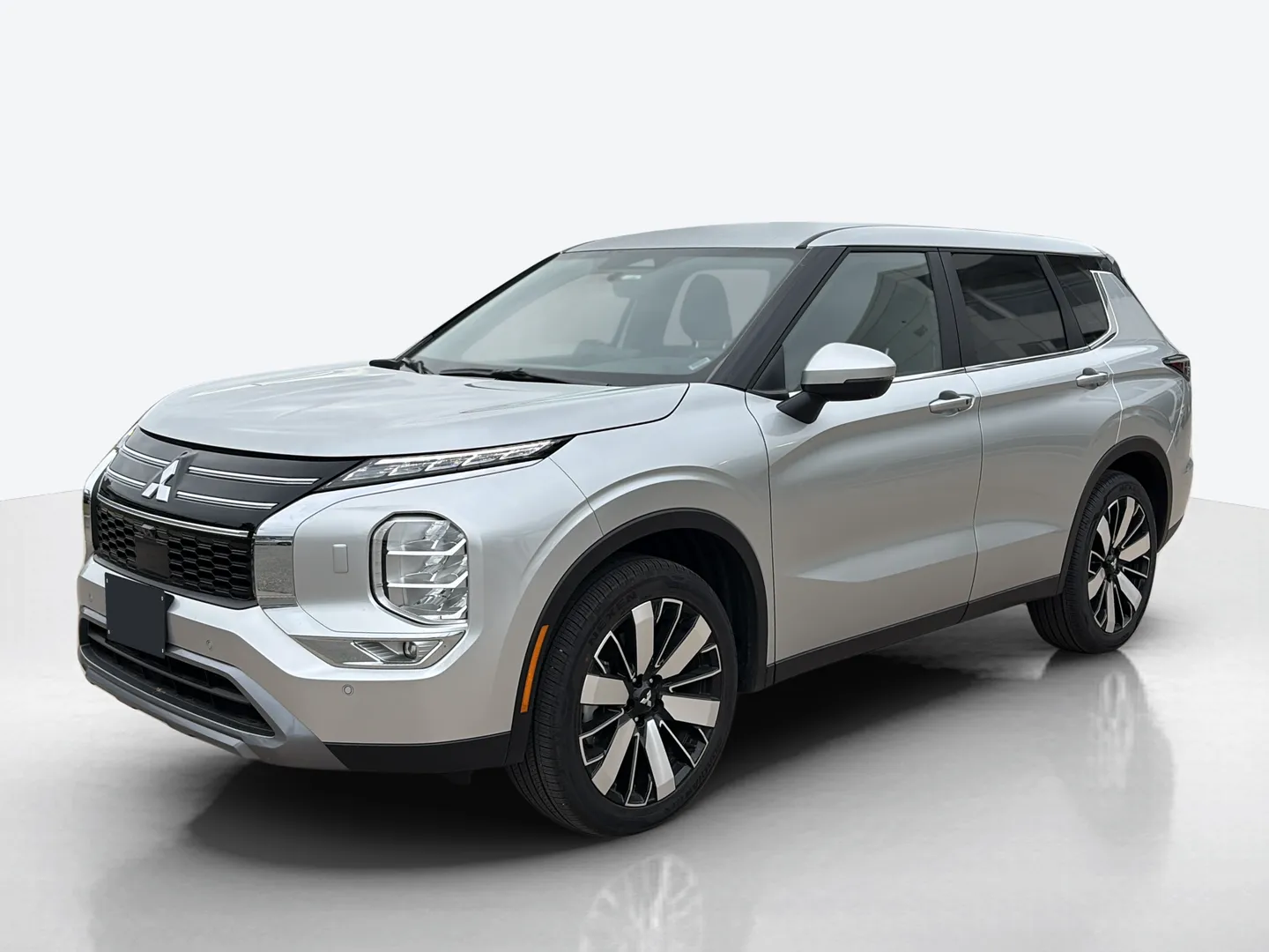 2025 Mitsubishi Outlander — image 1 of 6