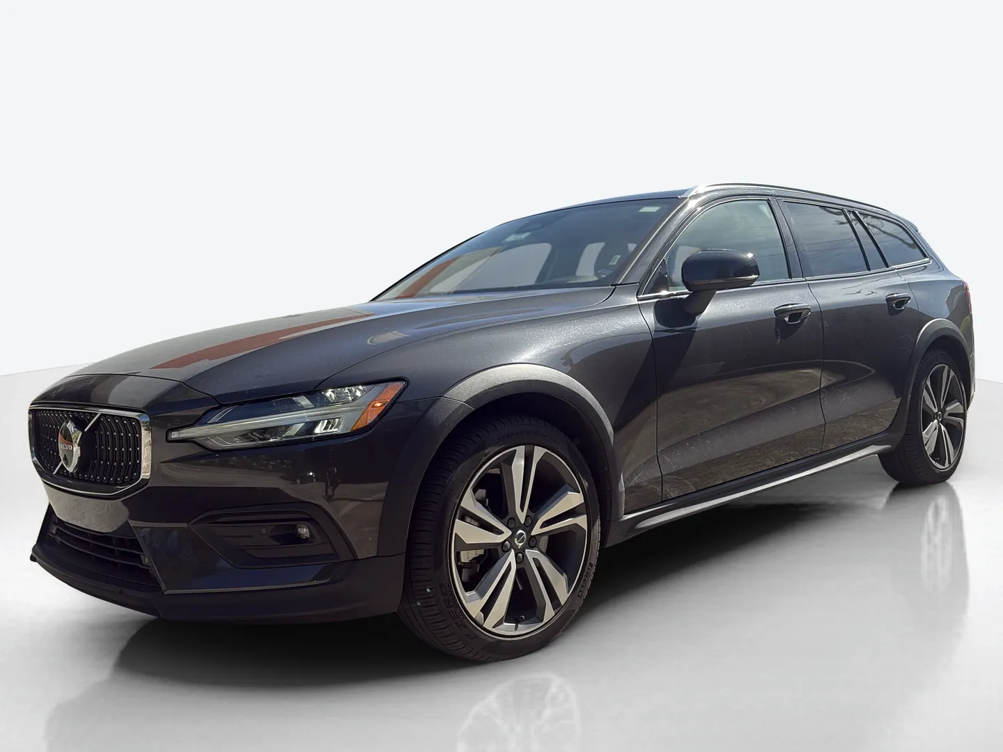 2025 Volvo V60 Cross Country — image 1 of 6