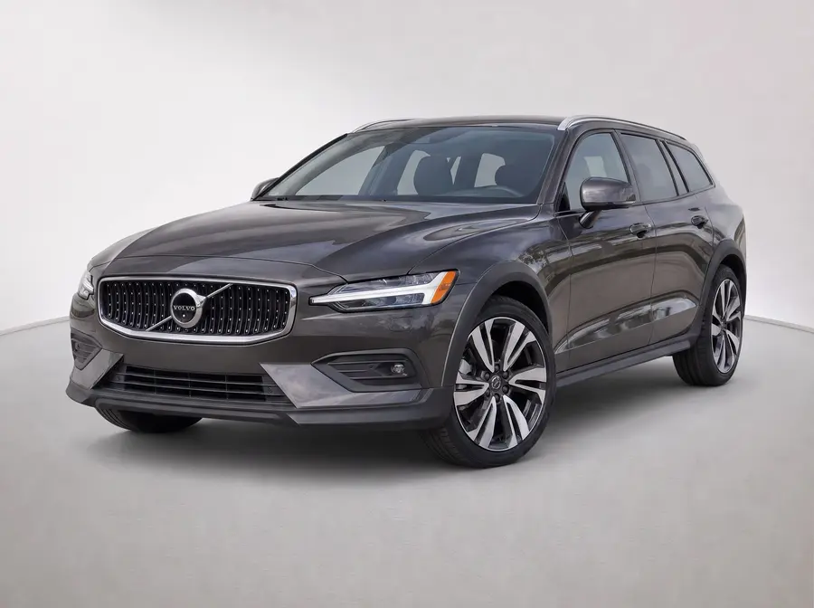 2025 Volvo V60 Cross Country — image 1 of 9