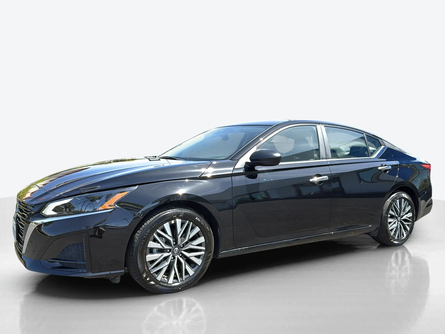2025 Nissan Altima — image 1 of 6