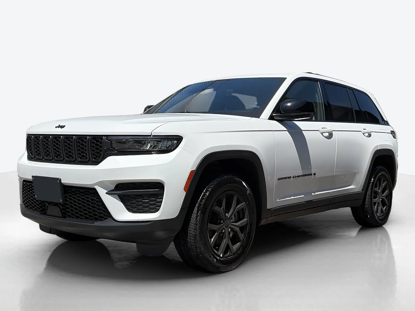 2025 Jeep Grand Cherokee — image 1 of 8