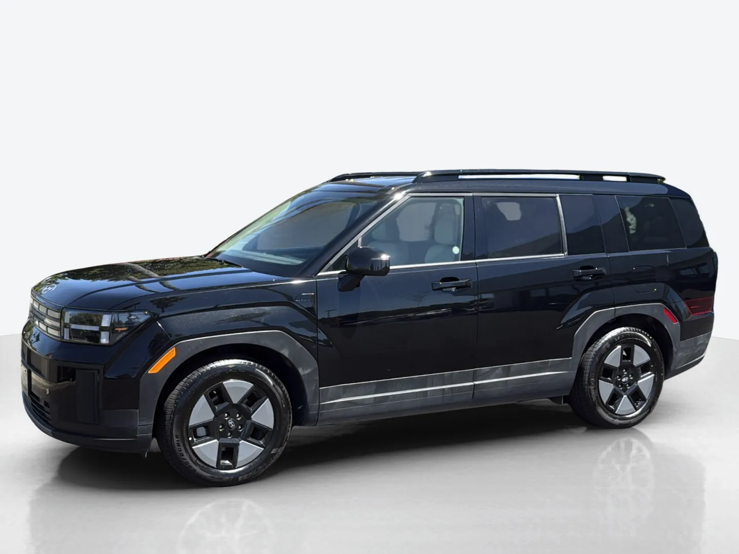 2025 Hyundai Santa Fe Hybrid — image 1 of 5