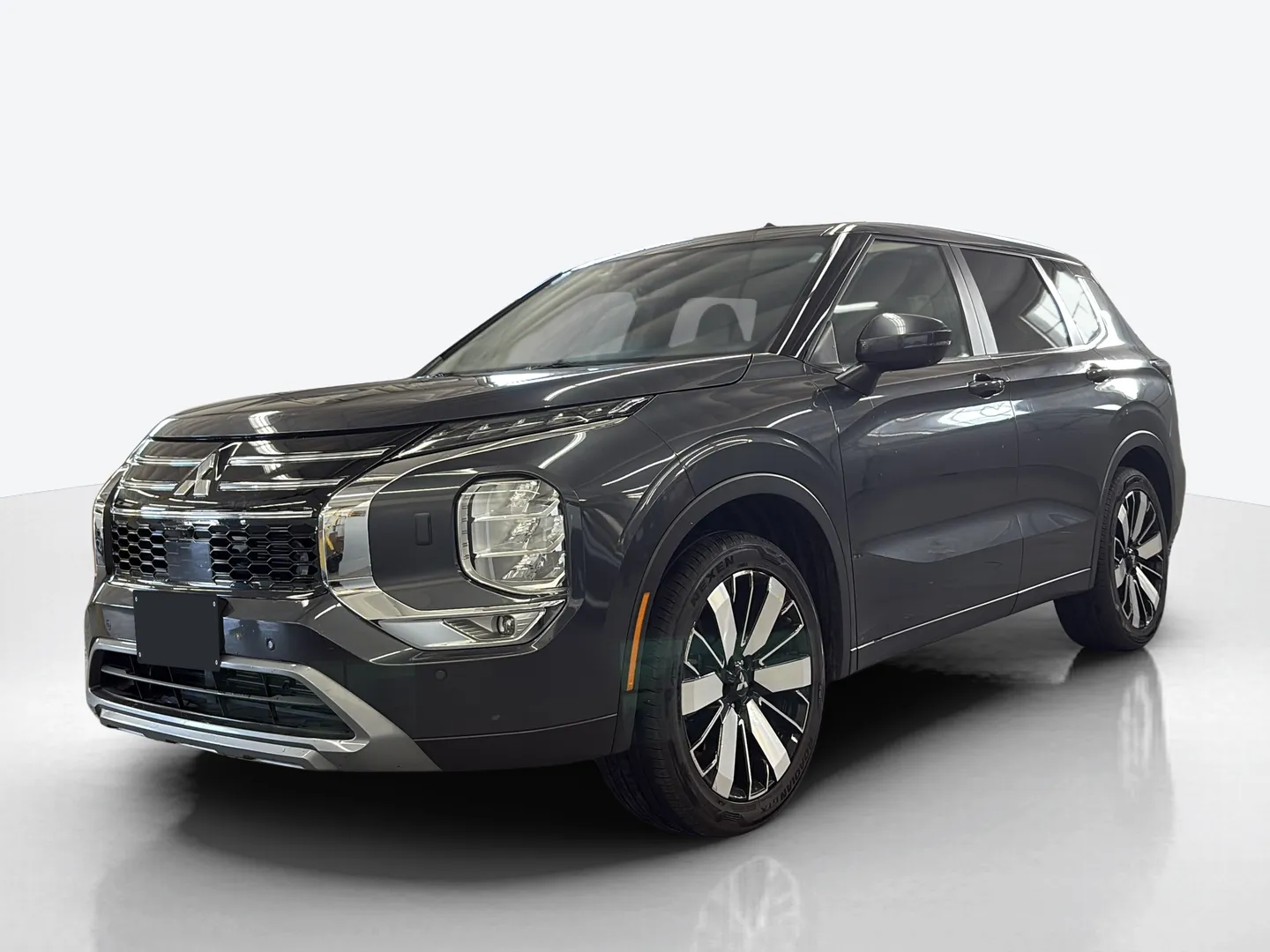 2025 Mitsubishi Outlander — image 1 of 6