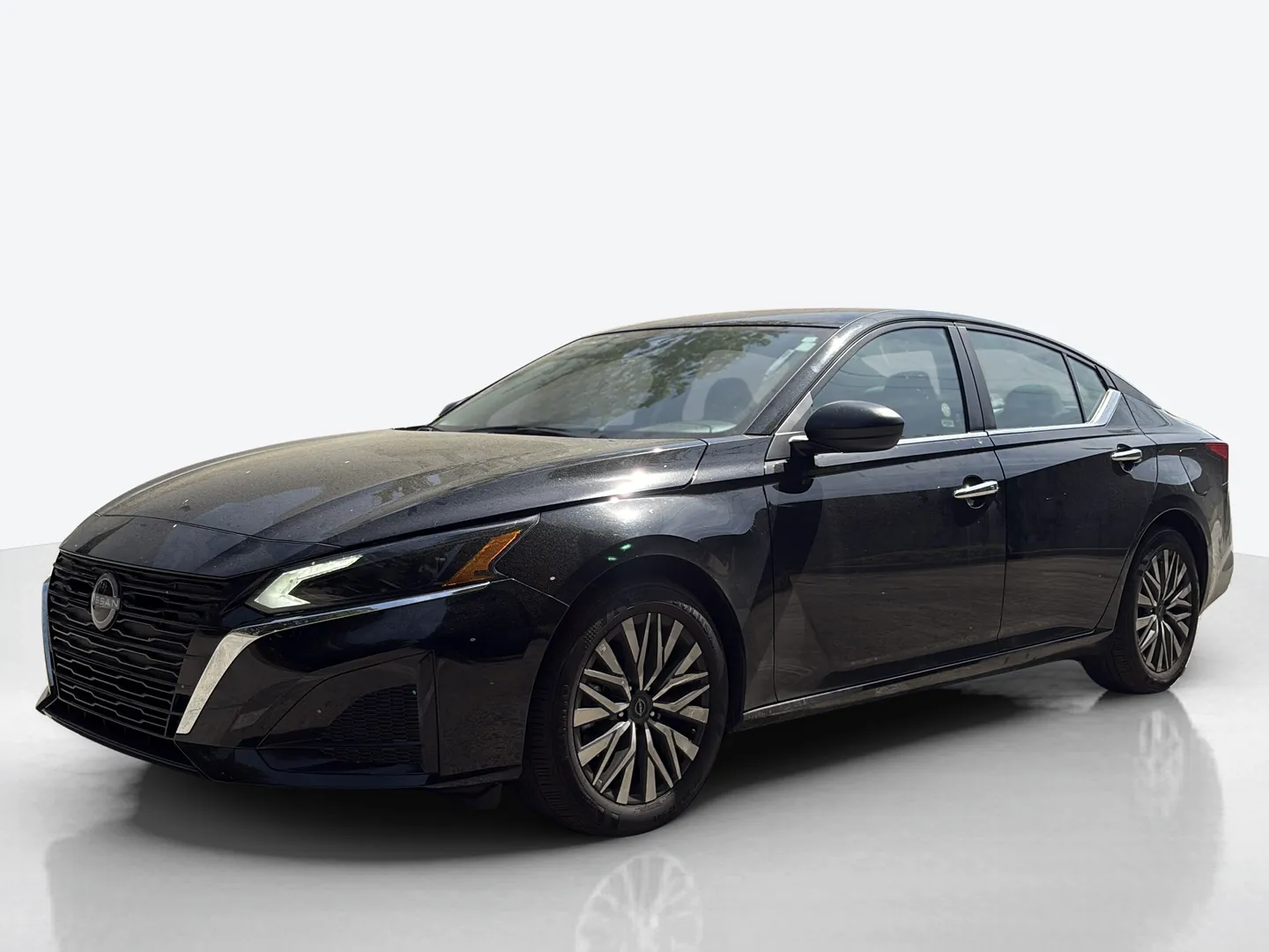 2025 Nissan Altima — image 1 of 5