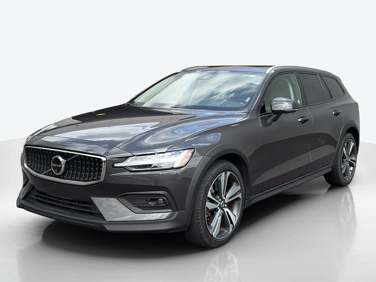 2025 Volvo V60 Cross Country — image 1 of 6