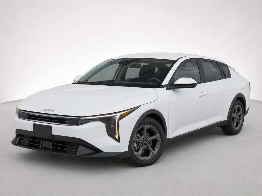 2025 Kia K4 — image 1 of 9