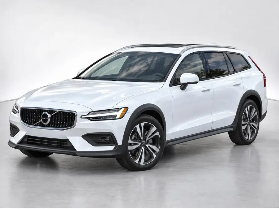 2025 Volvo V60 Cross Country — image 1 of 9