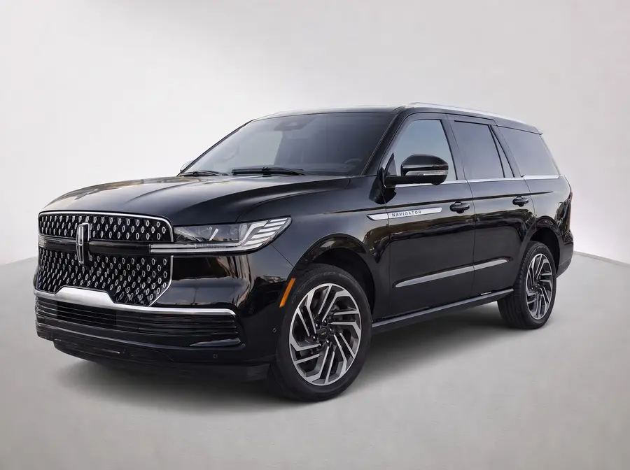2025 Lincoln Navigator — image 1 of 9