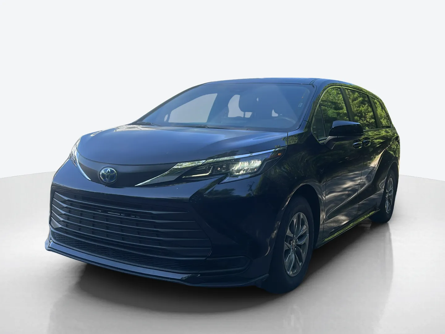 2025 Toyota Sienna — image 1 of 6