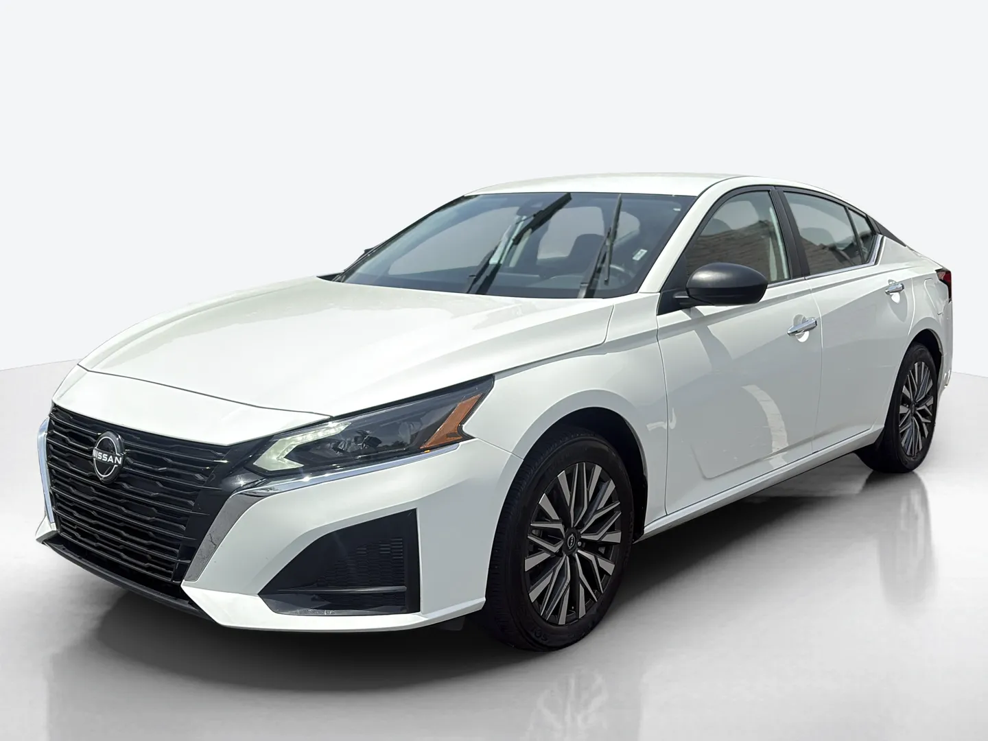 2025 Nissan Altima — image 1 of 8