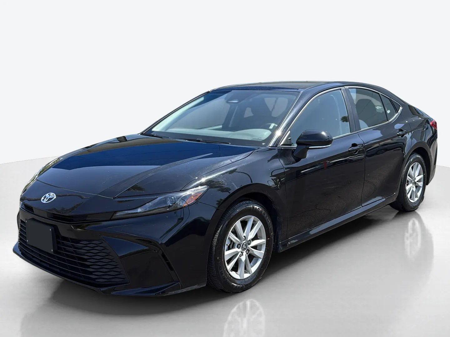 2025 Toyota Camry — image 1 of 5