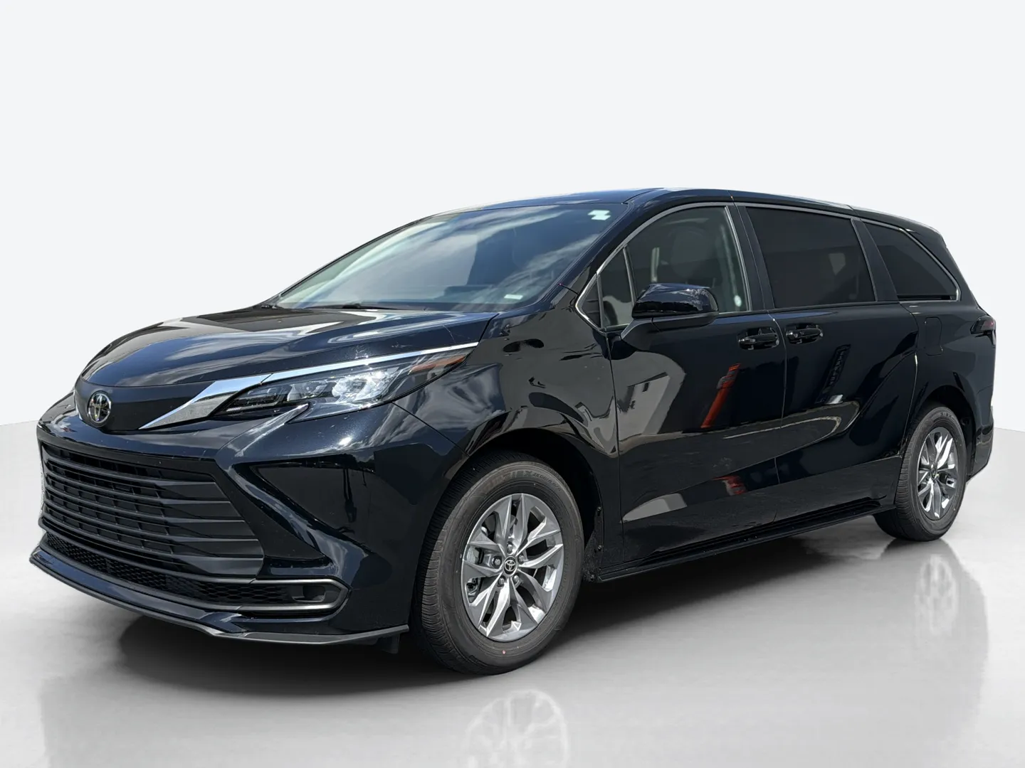 2026 Toyota Sienna — image 1 of 8