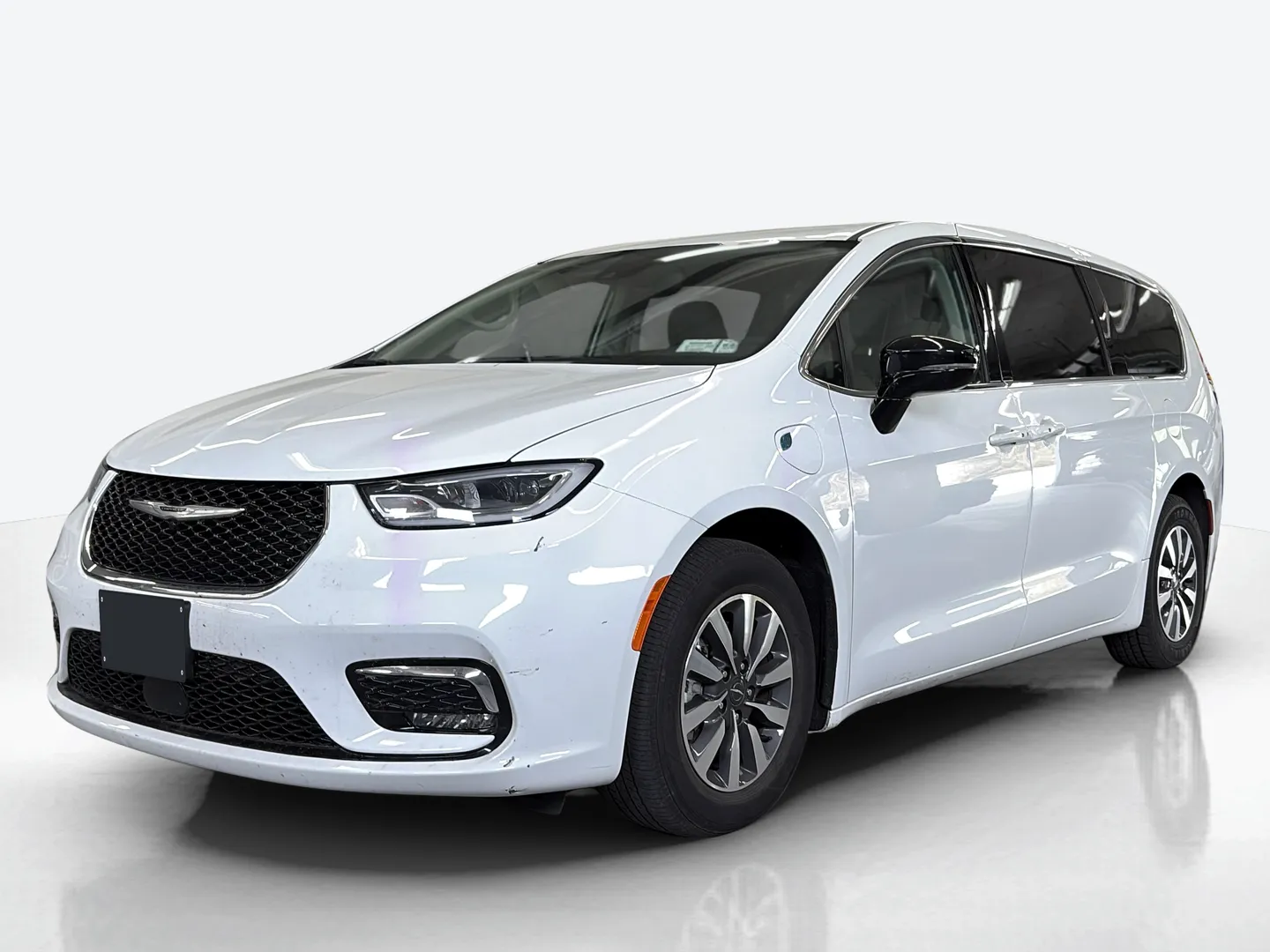 2024 Chrysler Pacifica — image 1 of 6