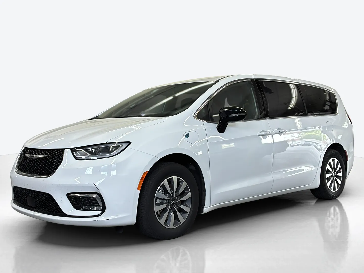 2025 Chrysler Pacifica — image 1 of 6