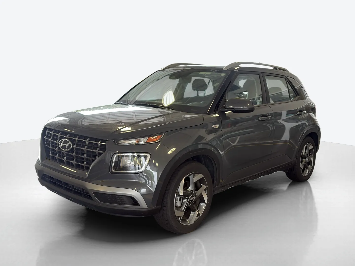 2025 Hyundai Venue — image 1 of 5