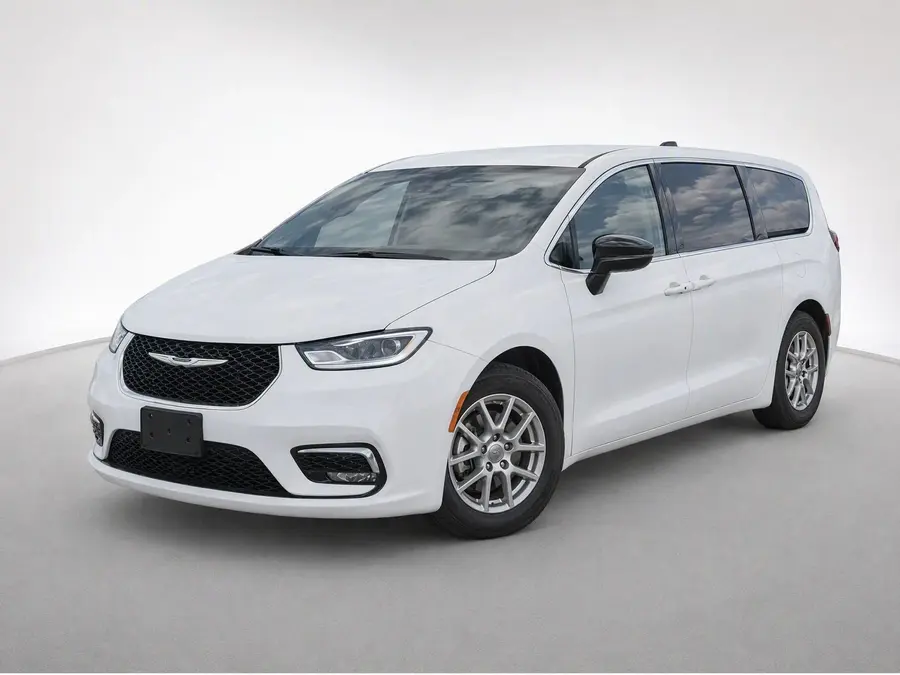 2025 Chrysler Pacifica — image 1 of 9