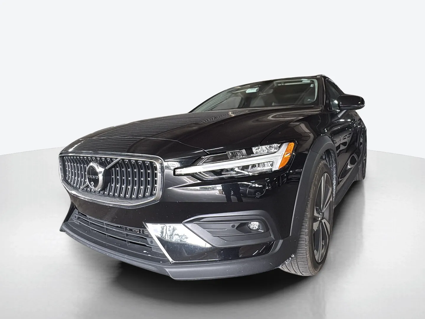 2025 Volvo V60 Cross Country — image 1 of 6