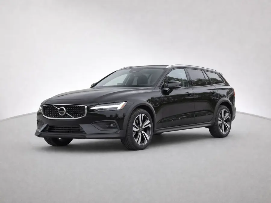 2025 Volvo V60 Cross Country — image 1 of 9