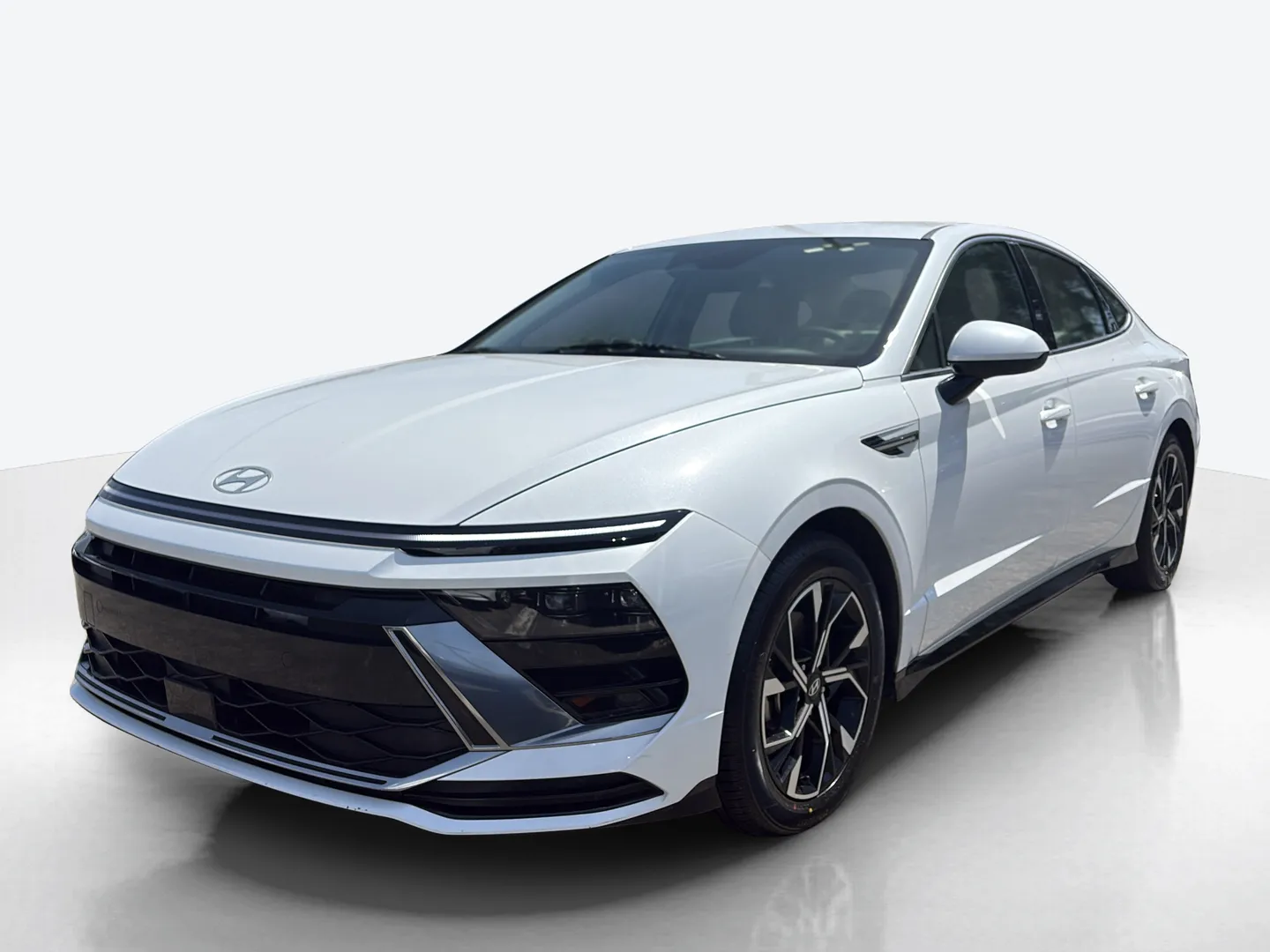 2025 Hyundai Sonata — image 1 of 6