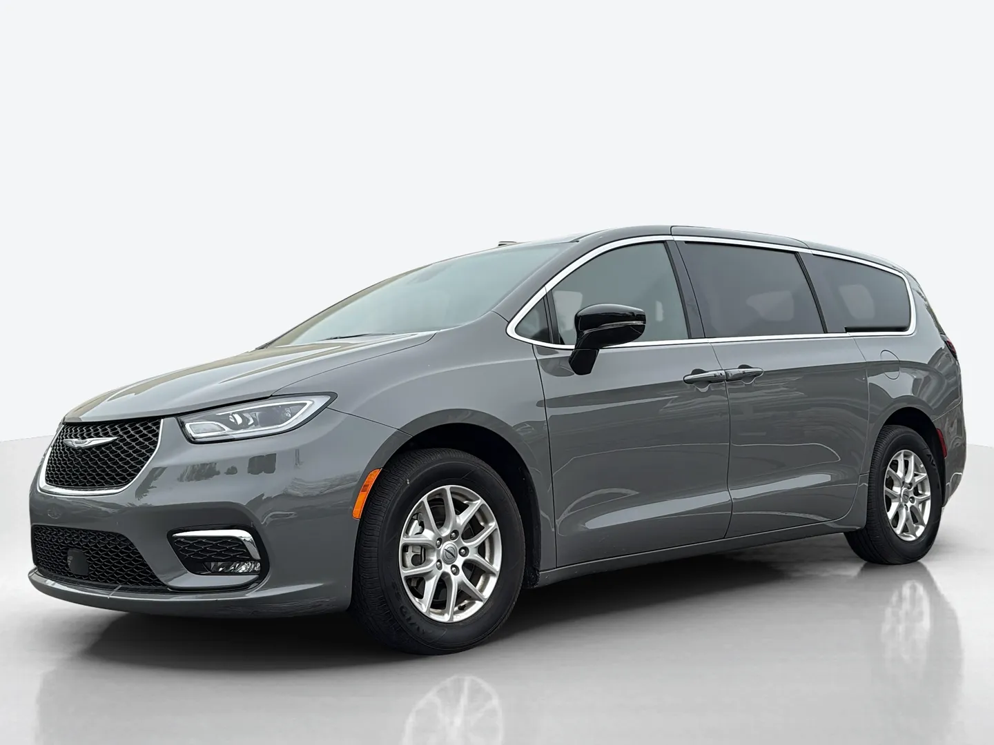2025 Chrysler Pacifica — image 1 of 6
