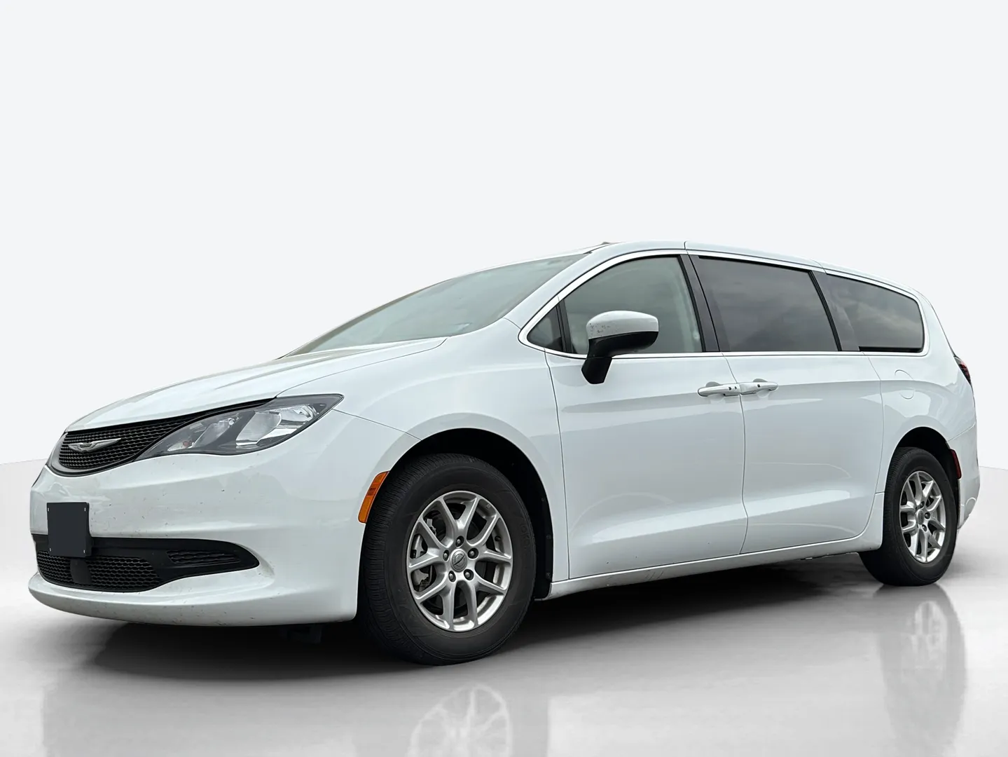 2023 Chrysler Voyager — image 1 of 6