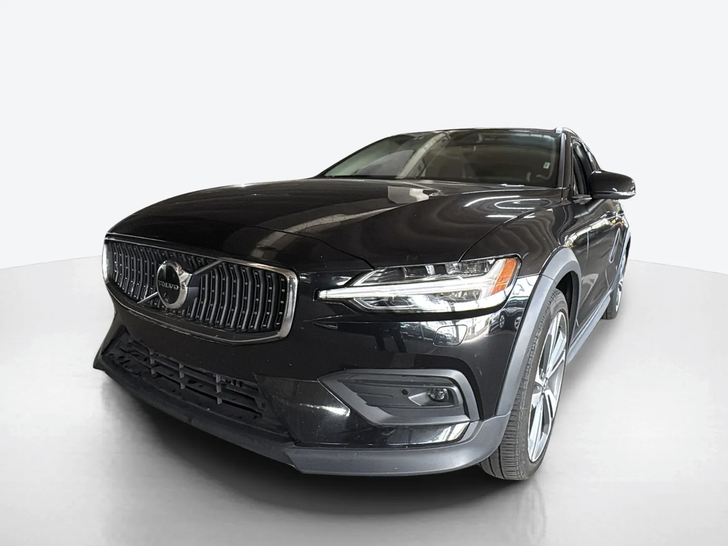 2025 Volvo V60 Cross Country — image 1 of 6