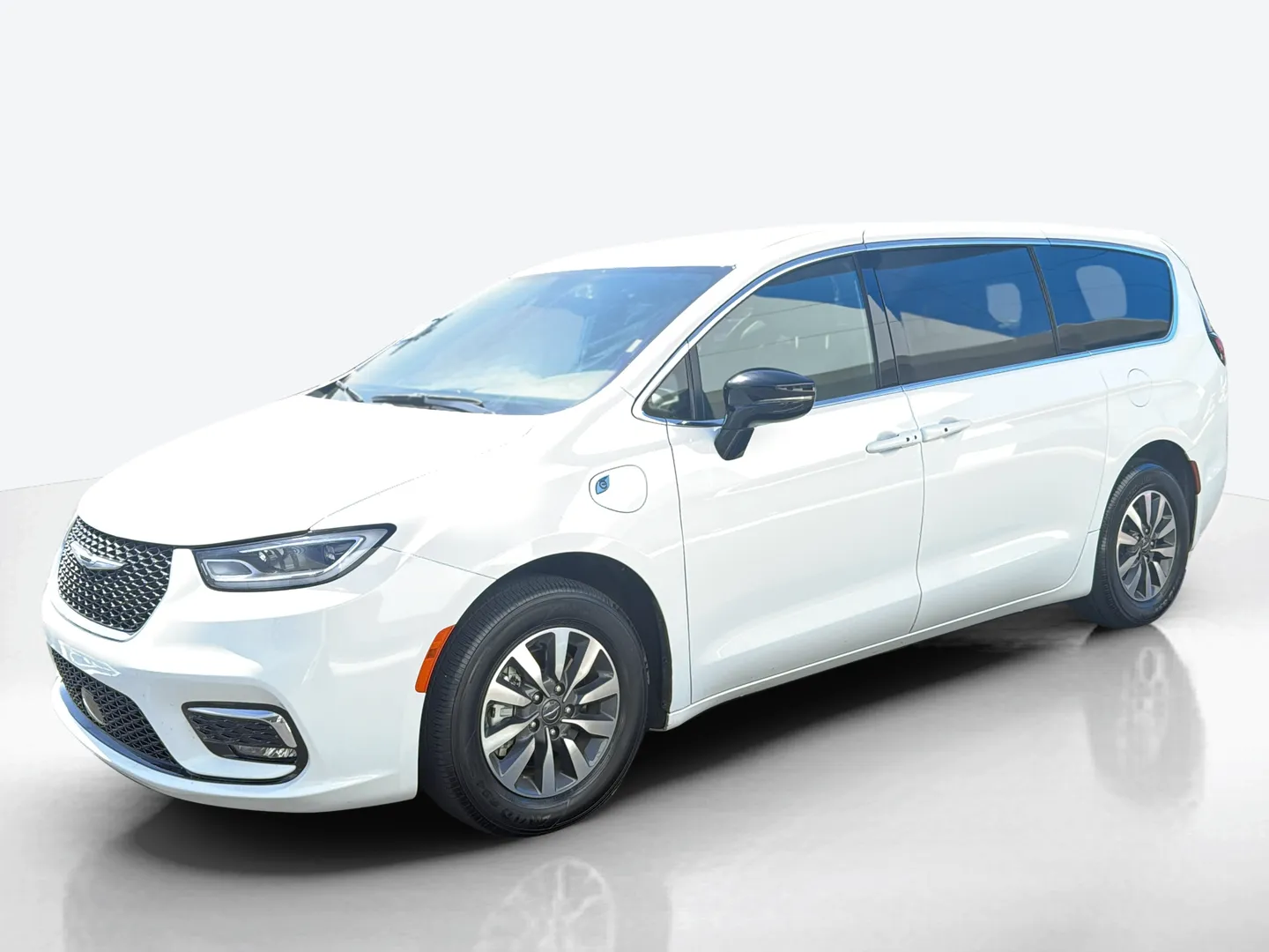 2025 Chrysler Pacifica — image 1 of 5