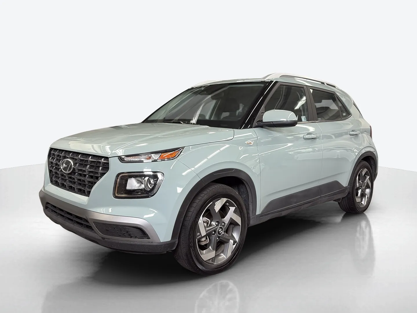 2025 Hyundai Venue — image 1 of 6